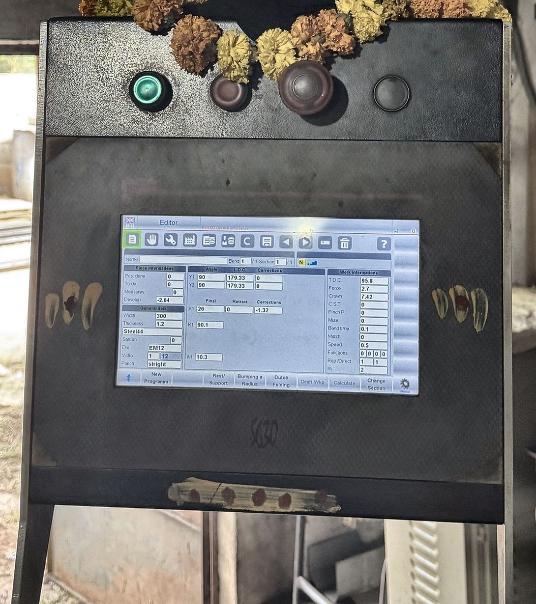 Press brake CNC controller screen